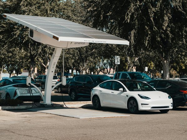 Les voitures électriques : une révolution silencieuse pour la mobilité durable